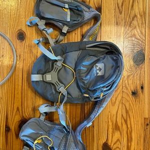 Nathan hydration pack with bladder
